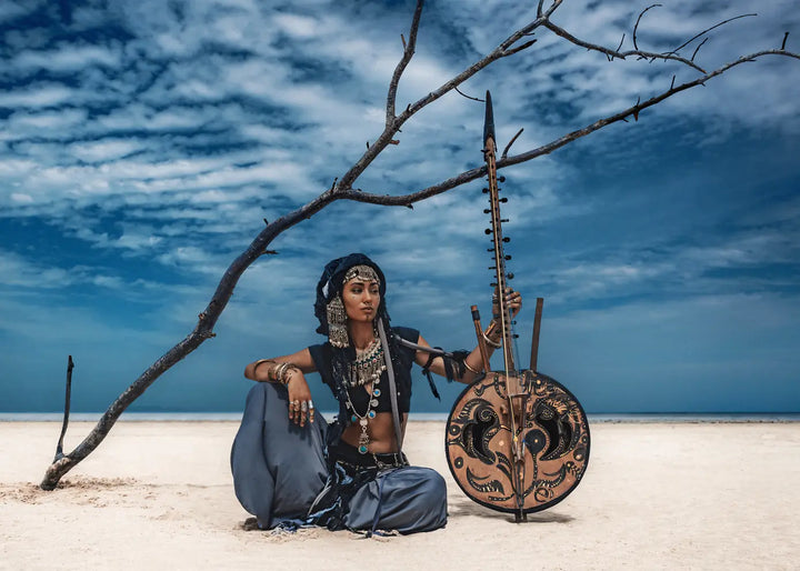 Canvastavla - Tribal Woman in Desert