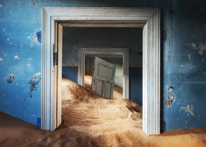 Canvastavla - Sand Filled Doorway